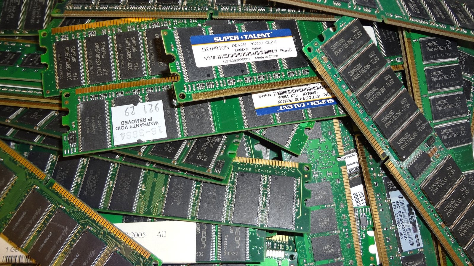 photograph of RAM chips